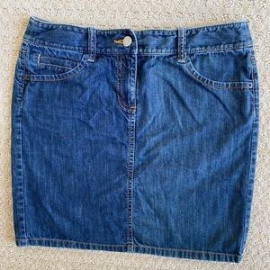 Ann Taylor Loft Size 2P Denim Skirt